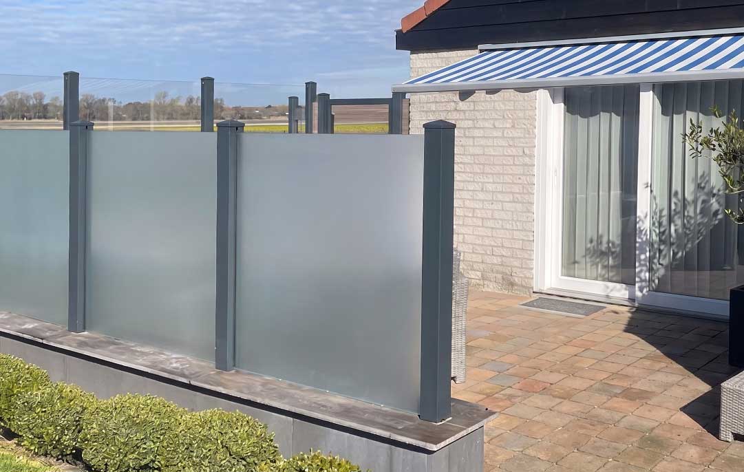 Sichtschutz aus Glas / Glaszaun